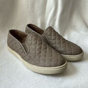 4/$25 Bundle Item Steve Madden Taupe/Grey Slip on Shoes 9.5